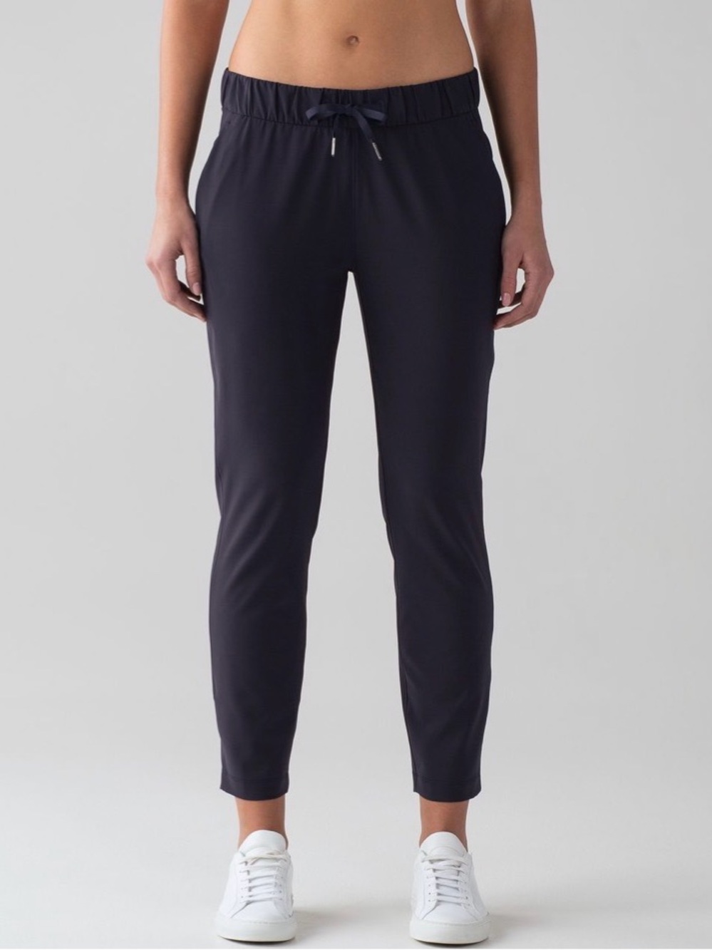 Lululemon On The Fly Relaxed Fit Travel Woven Ankle Pants 27” Size 6 Dark Blue